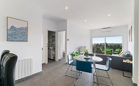 Cosy Well Situed Apartment With Sea View